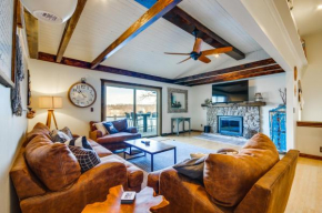 Hot Tub and Dock Lake Ozark Vacation Home!